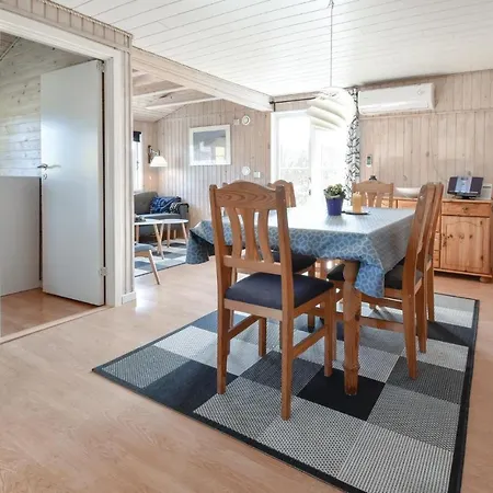 Three-bedroom Holiday In Hébergement de vacances Otterup